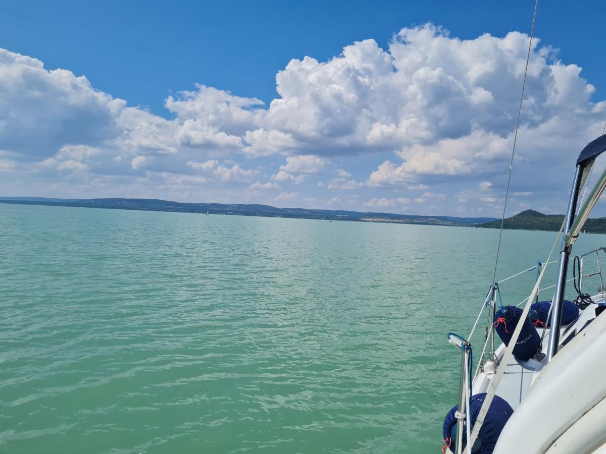 Flamingo Apartman Balatonszarszo Esterno foto