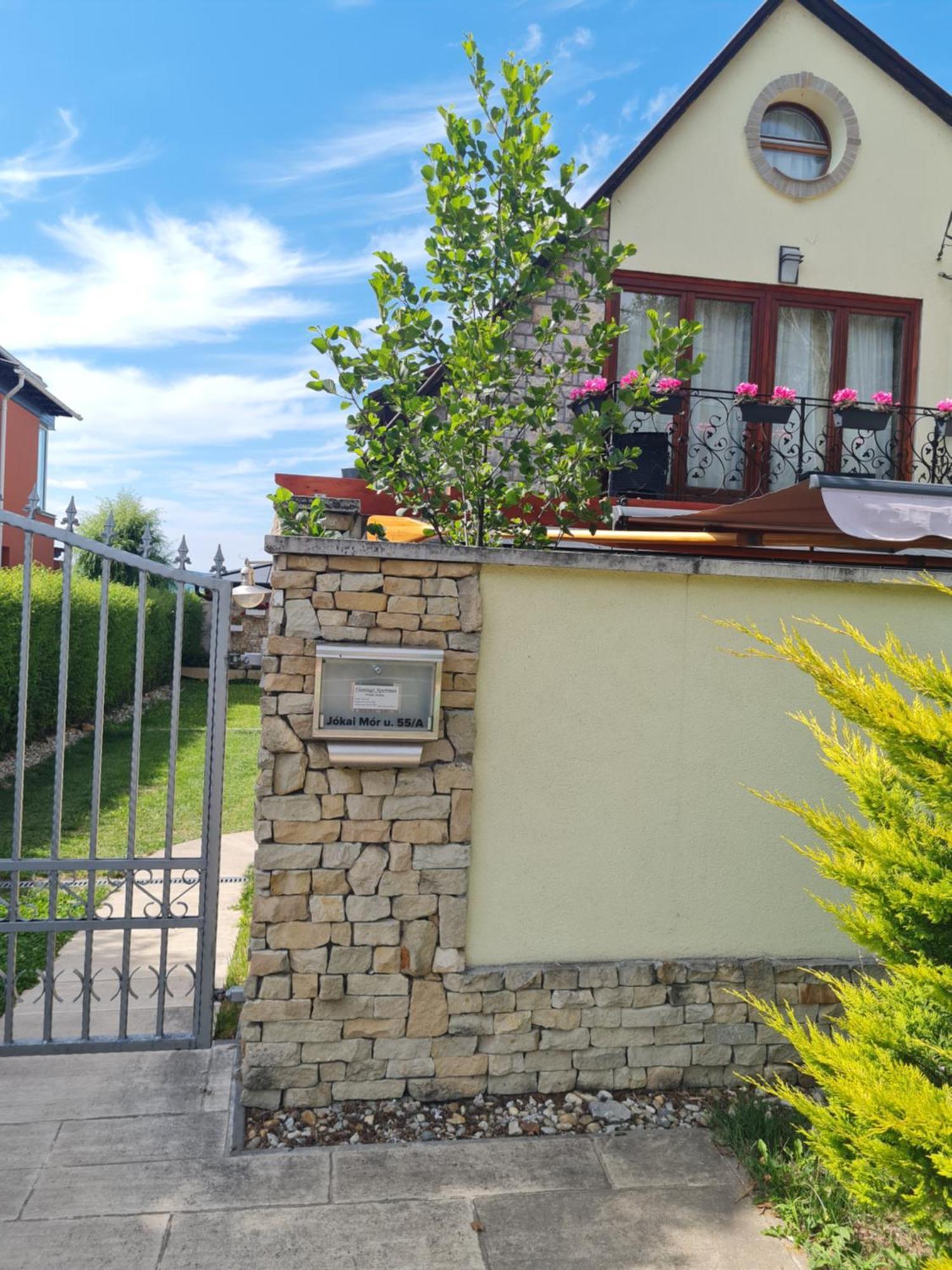 Flamingo Apartman Balatonszarszo Esterno foto